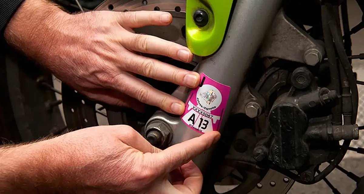 Applicazione vignetta moto in Austria, rispettando le regole per circolare.